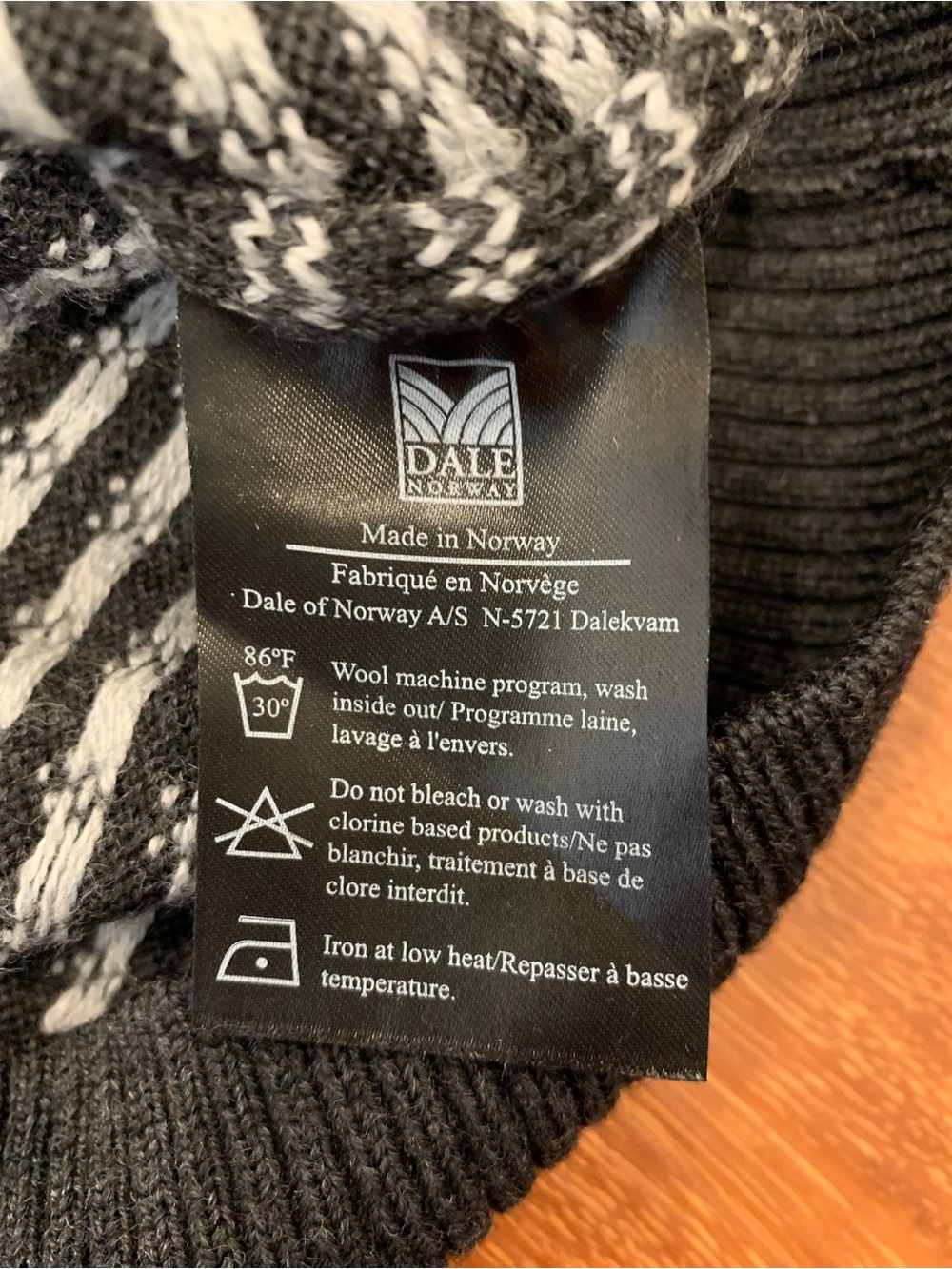 DALE OF NORWAY Men's Merino Wool Sweater Size S Gray Snowflake Skiing *Flawed - Picture 6 of 12